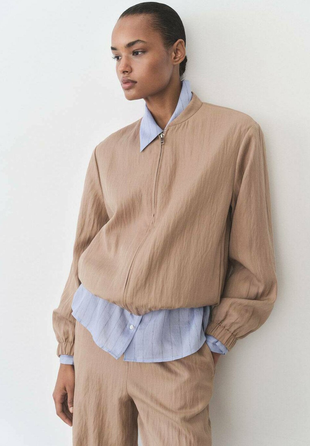 Куртка-бомбер TUESDAY Mango, коричневый
Куртка-бомбер TUESDAY Mango, коричневый