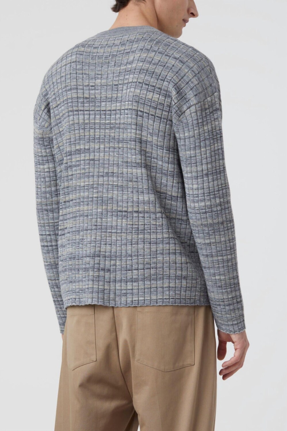 Пепельно-серый джемпер в рубчик с круглым вырезом CLOSED
Пепельно-серый джемпер в рубчик с круглым вырезом CLOSED