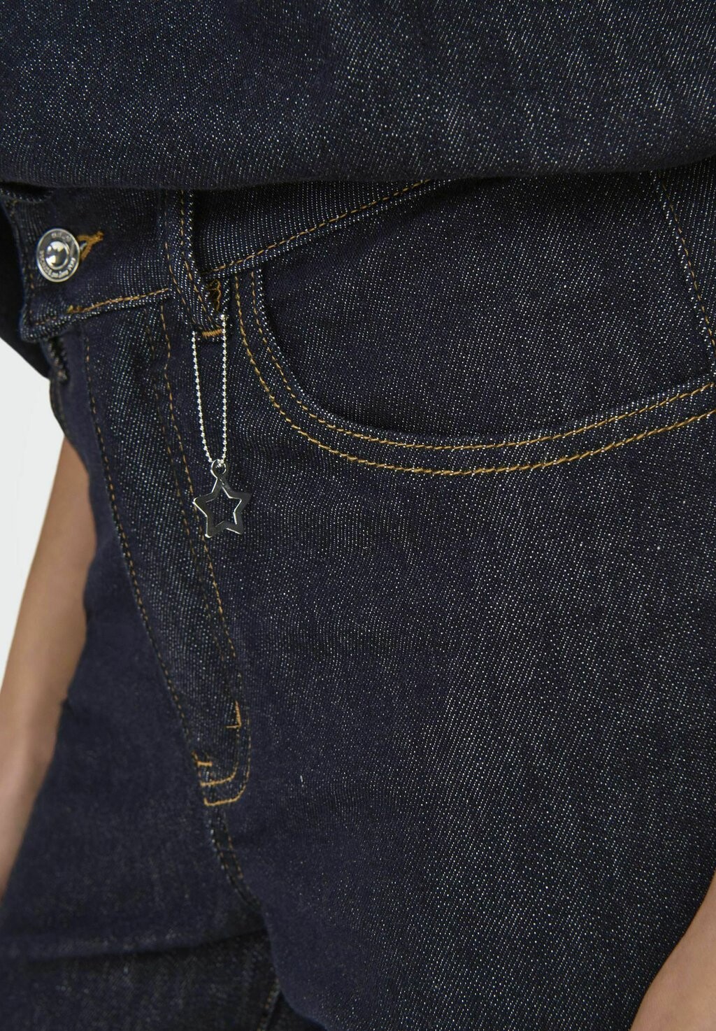 Расклешенные джинсы MIT BEIN ONLJUICY HOHE TAILLE SCHNITT ONLY, темно-синий деним
Расклешенные джинсы MIT BEIN ONLJUICY HOHE TAILLE SCHNITT ONLY, темно-синий деним