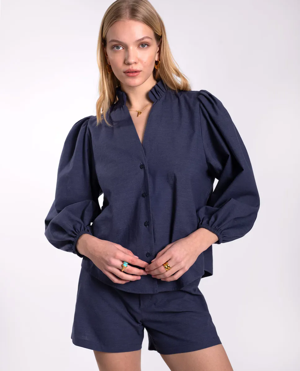 Женская рубашка водолазка The-Are, синий индиго
Женская рубашка водолазка The-Are, синий индиго