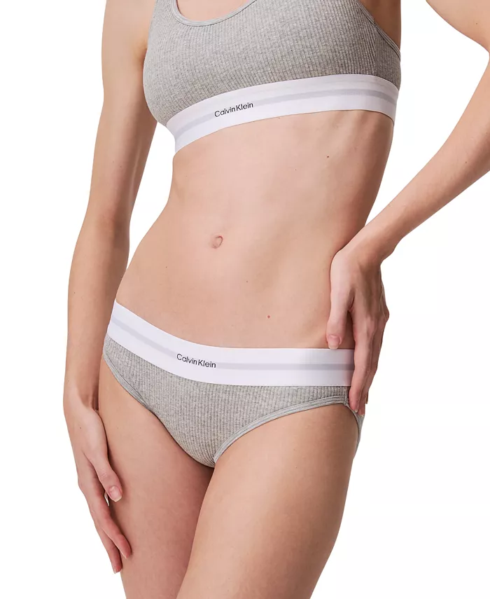 Женские ребристые бикини QF8022 Calvin Klein, серый
Женские ребристые бикини QF8022 Calvin Klein, серый