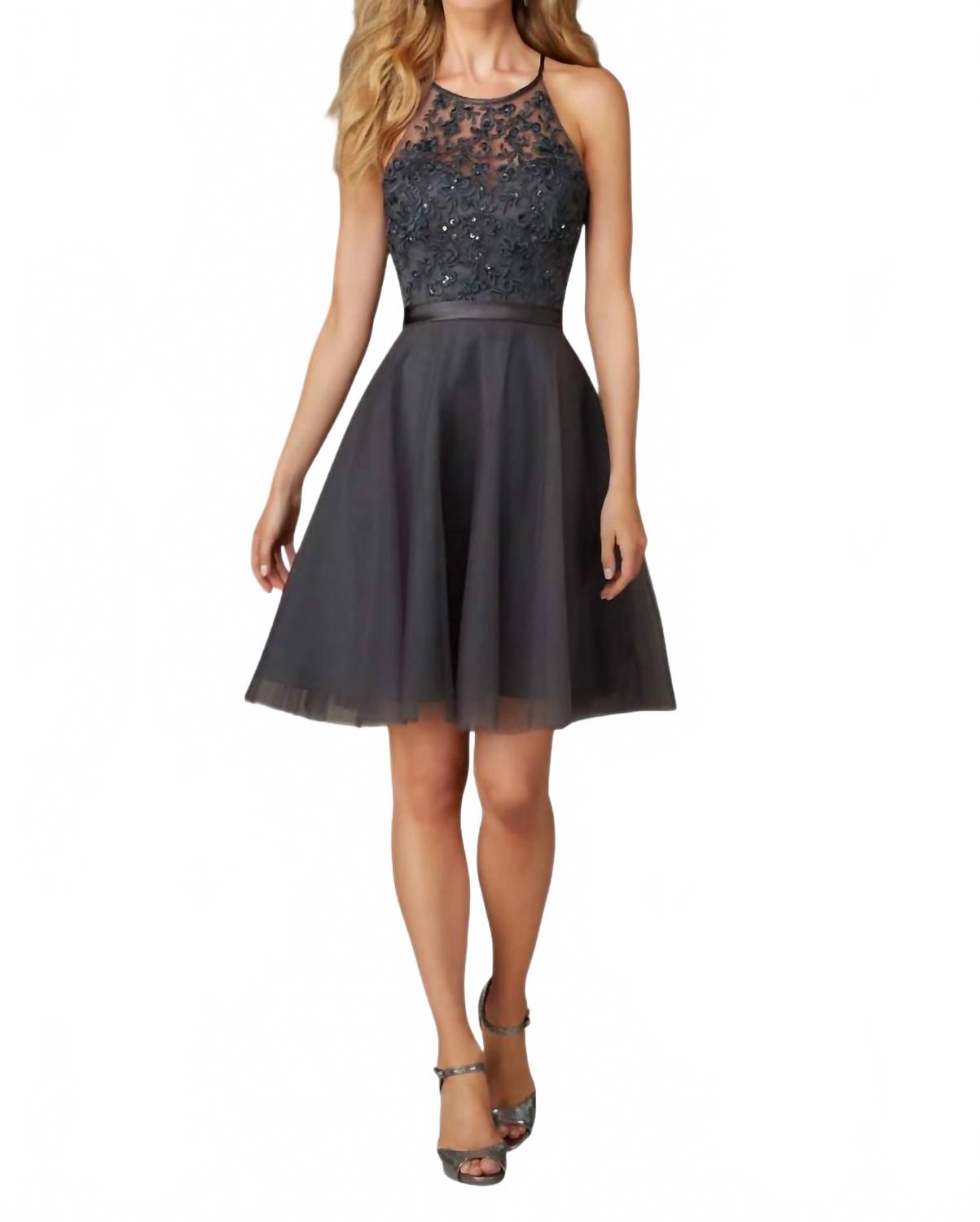 Тюлевое бисерное платье с вышивкой и атласным поясом в цвете антрацит Tulle Affairs by Mori Lee, Charcoal
Тюлевое бисерное платье с вышивкой и атласным поясом в цвете антрацит Tulle Affairs by Mori Lee, Charcoal