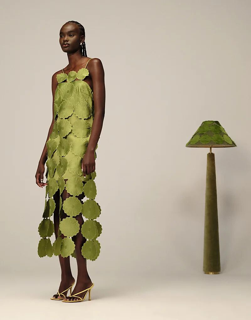 Платье миди ARRANGE с ажурным цветочным узором и бахромой по низу оливково-зеленого цвета
Платье миди ARRANGE с ажурным цветочным узором и бахромой по низу оливково-зеленого цвета