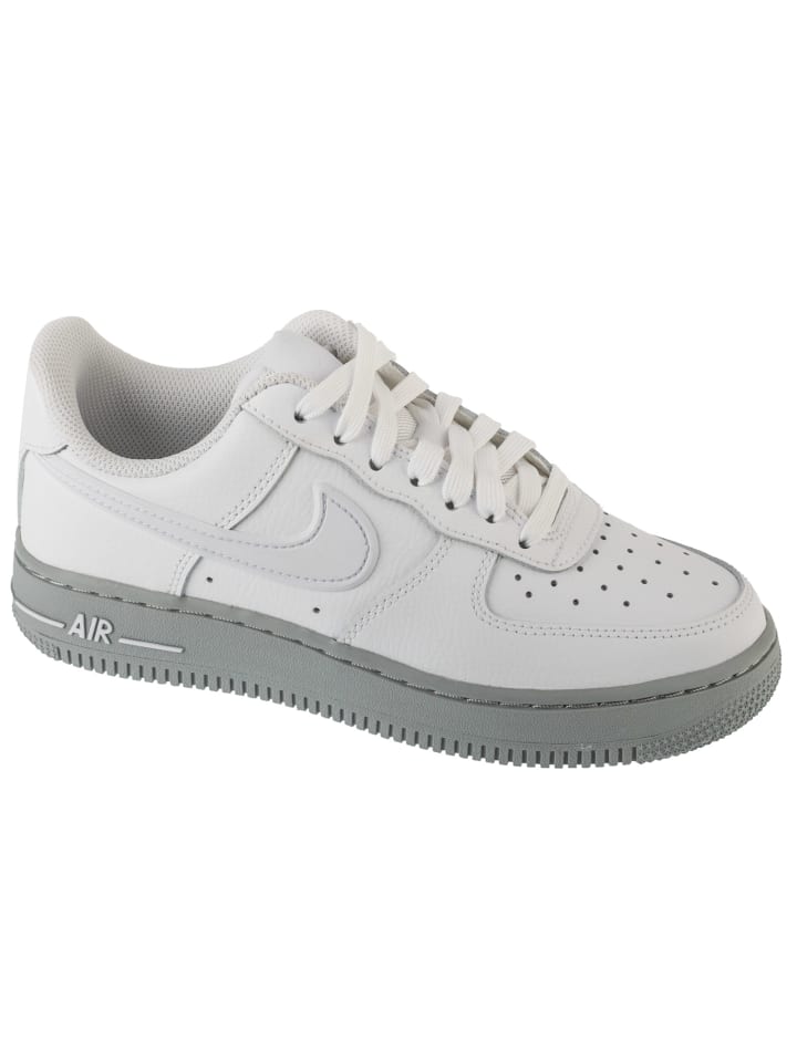 Кроссовки Nike Air Force 1 '07 белого цвета
Кроссовки Nike Air Force 1 '07 белого цвета