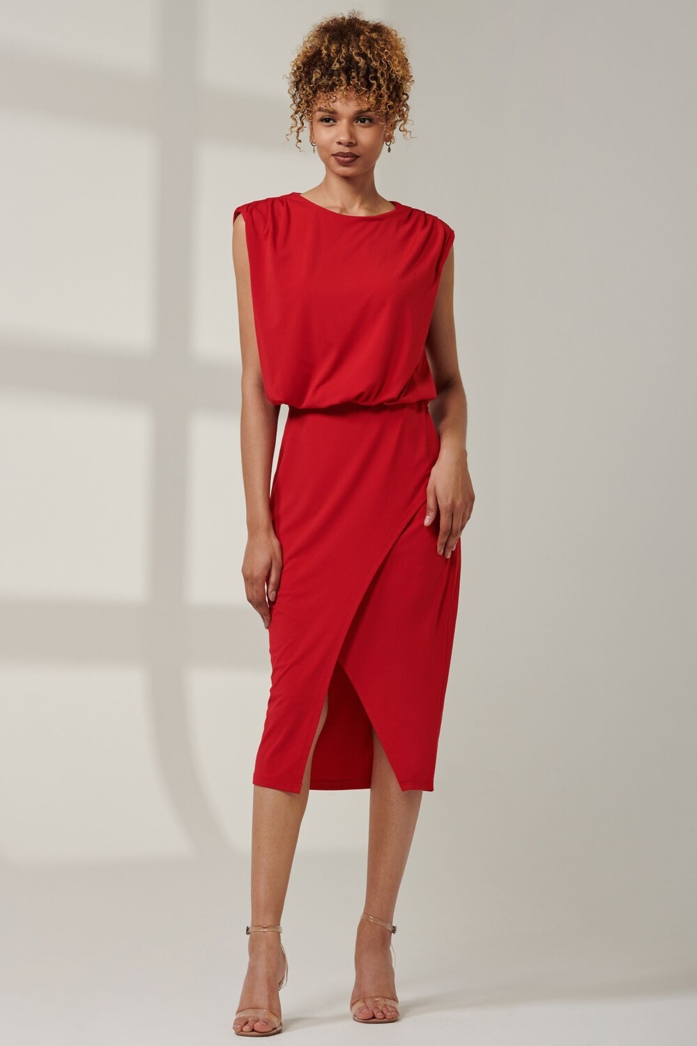 Платье футляр Kira с драпировкой и галстуком Jolie Moi, красный
Платье футляр Kira с драпировкой и галстуком Jolie Moi, красный