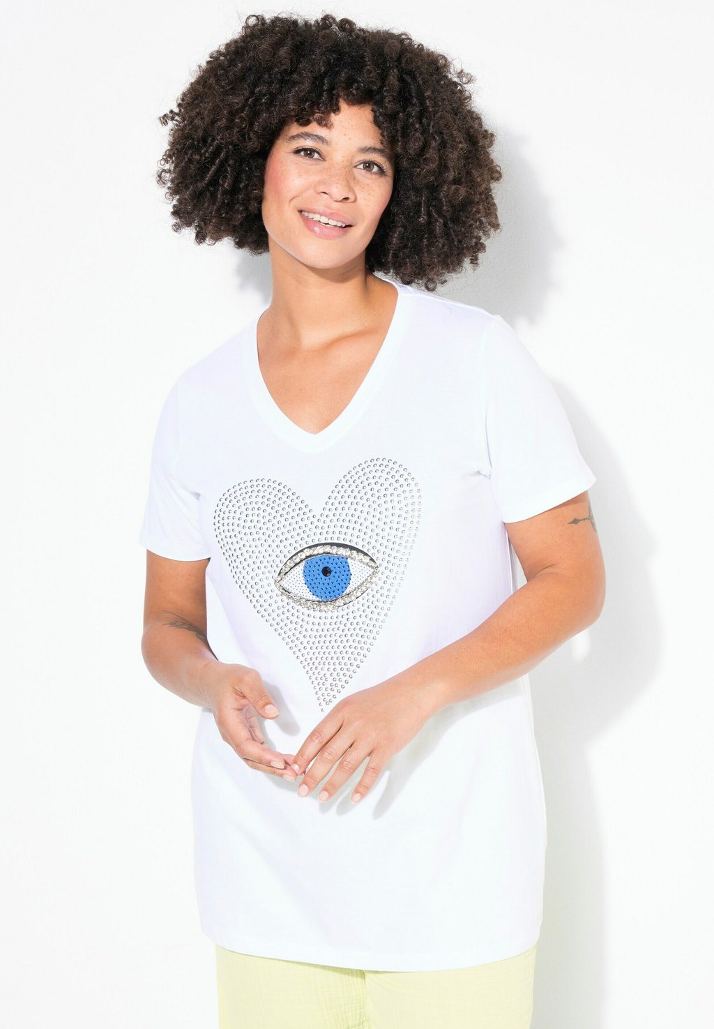 Футболка с принтом HERZ-AUGE MIT ZIERSTEINCHEN HALBARM Angel of Style, белый
Футболка с принтом HERZ-AUGE MIT ZIERSTEINCHEN HALBARM Angel of Style, белый