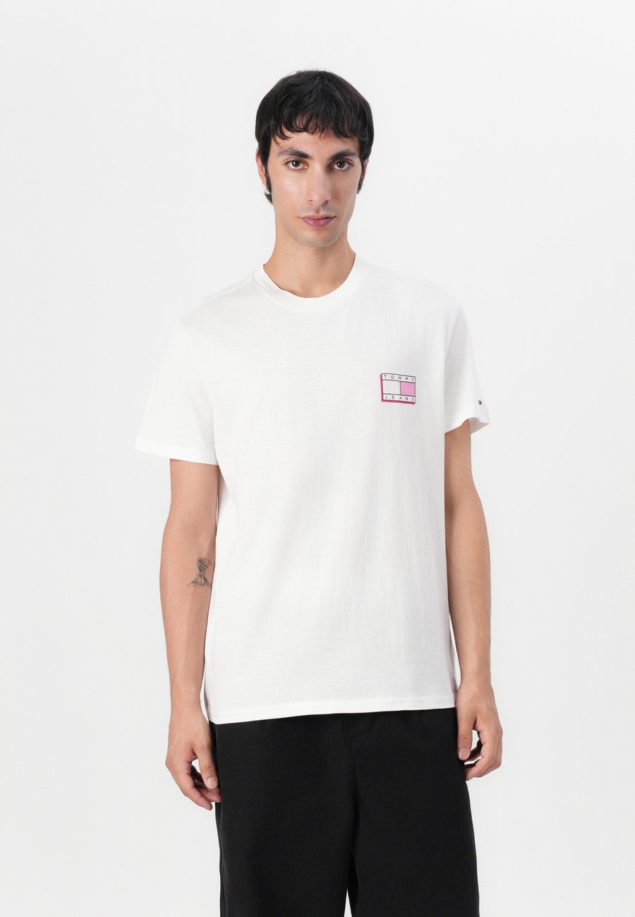 Футболка Tommy Jeans SLIM POP COLOR FLAG TEE, Ecru/Off-White
Футболка Tommy Jeans SLIM POP COLOR FLAG TEE, Ecru/Off-White
