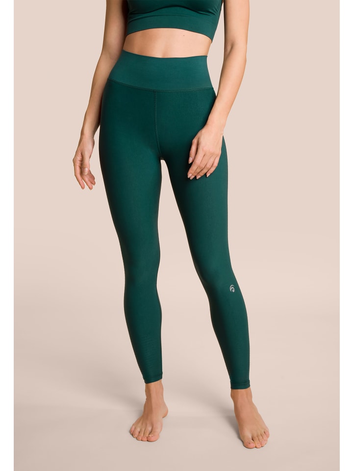 Леггинсы Beverly темно-зеленого цвета OCEANSAPART
Леггинсы Beverly темно-зеленого цвета OCEANSAPART