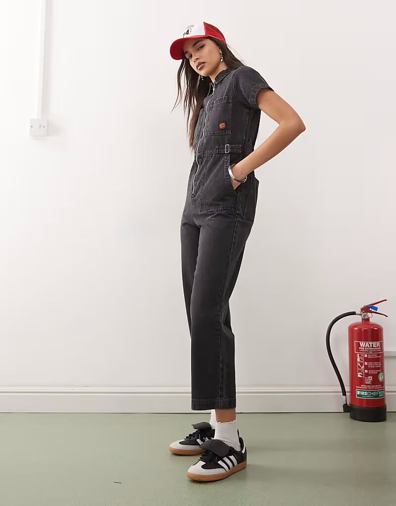 Santa Cruz line up джинсовый комбинезон черного цвета
Santa Cruz line up джинсовый комбинезон черного цвета