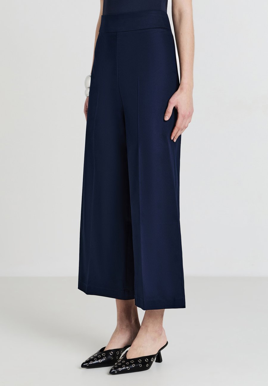 Брюки Calliope Trousers, Blu/Blue
Брюки Calliope Trousers, Blu/Blue