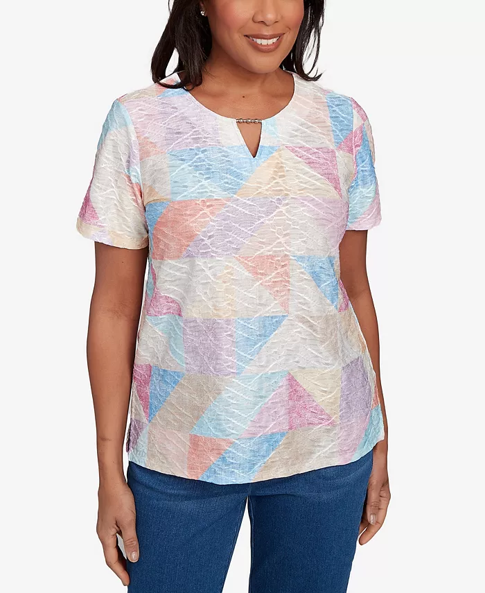 Женский топ с геометричным пэчворком и вырезом-"замочной скважиной" Alfred Dunner, мультиколор
Женский топ с геометричным пэчворком и вырезом-"замочной скважиной" Alfred Dunner, мультиколор