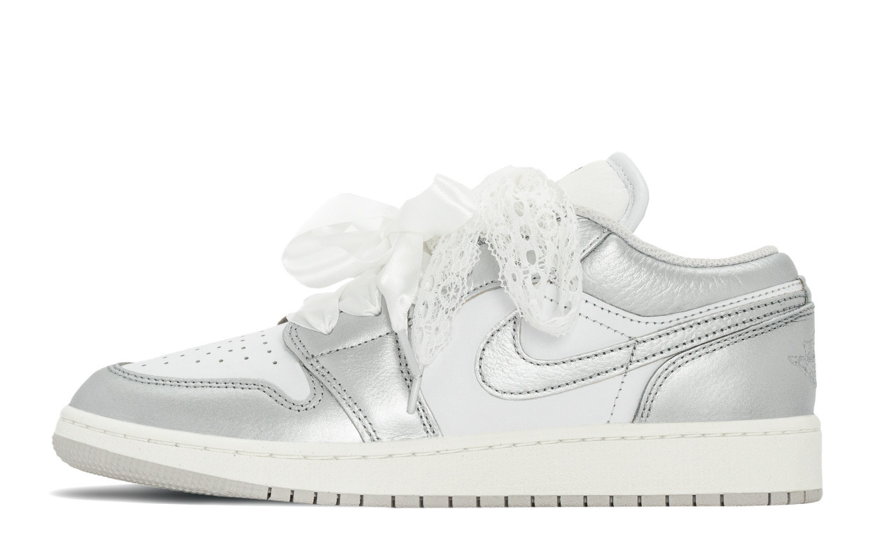 Баскетбольные кроссовки Air 1 Low SE с противоскользящим износостойким верхом для детей и подростков Jordan, серебряный/бежевый
Баскетбольные кроссовки Air 1 Low SE с противоскользящим износостойким верхом для детей и подростков Jordan, серебряный/бежевый