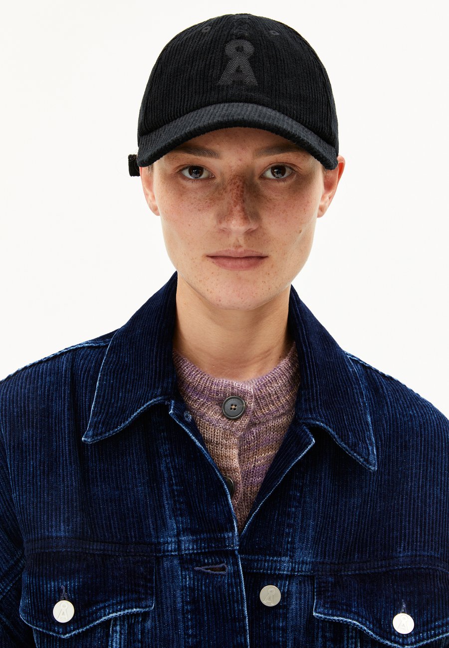 Бейсболка ARMEDANGELS YENAAS, Black
Бейсболка ARMEDANGELS YENAAS, Black