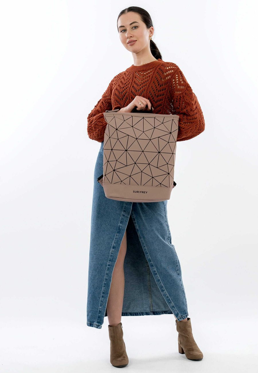 Рюкзак SURI FREY JESSY, Darknude/Nude
Рюкзак SURI FREY JESSY, Darknude/Nude