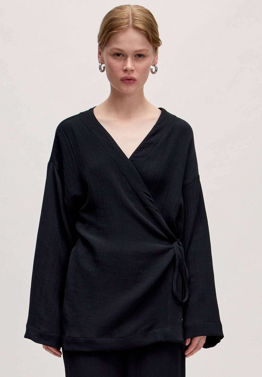 Блуза EDITED BARBARA, Schwarz/Black
Блуза EDITED BARBARA, Schwarz/Black