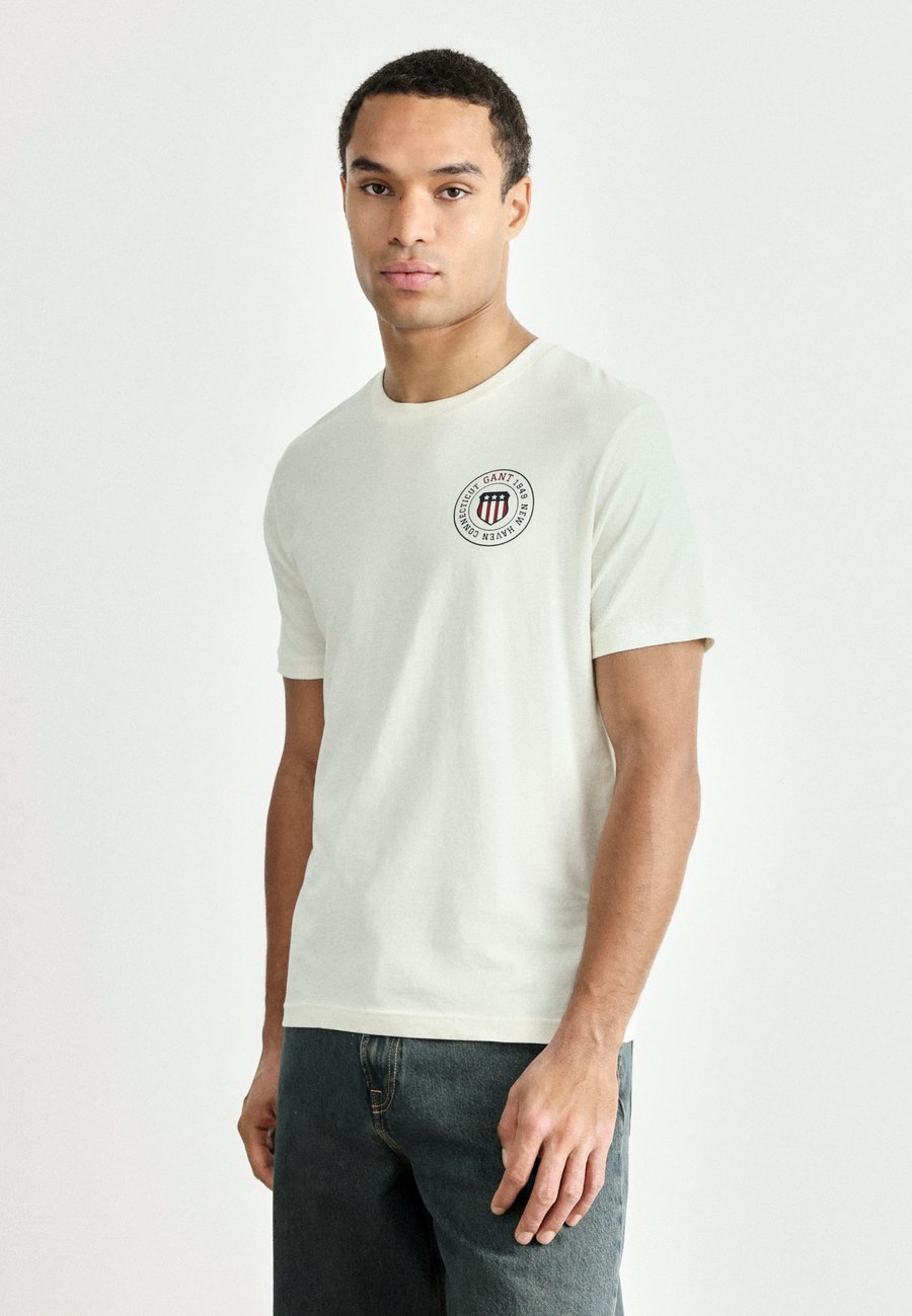 Футболка GANT GRAPHIC , Cream/Off-White, Белый, Футболка GANT GRAPHIC , Cream/Off-White
Футболка GANT GRAPHIC , Cream/Off-White, Белый, Футболка GANT GRAPHIC , Cream/Off-White