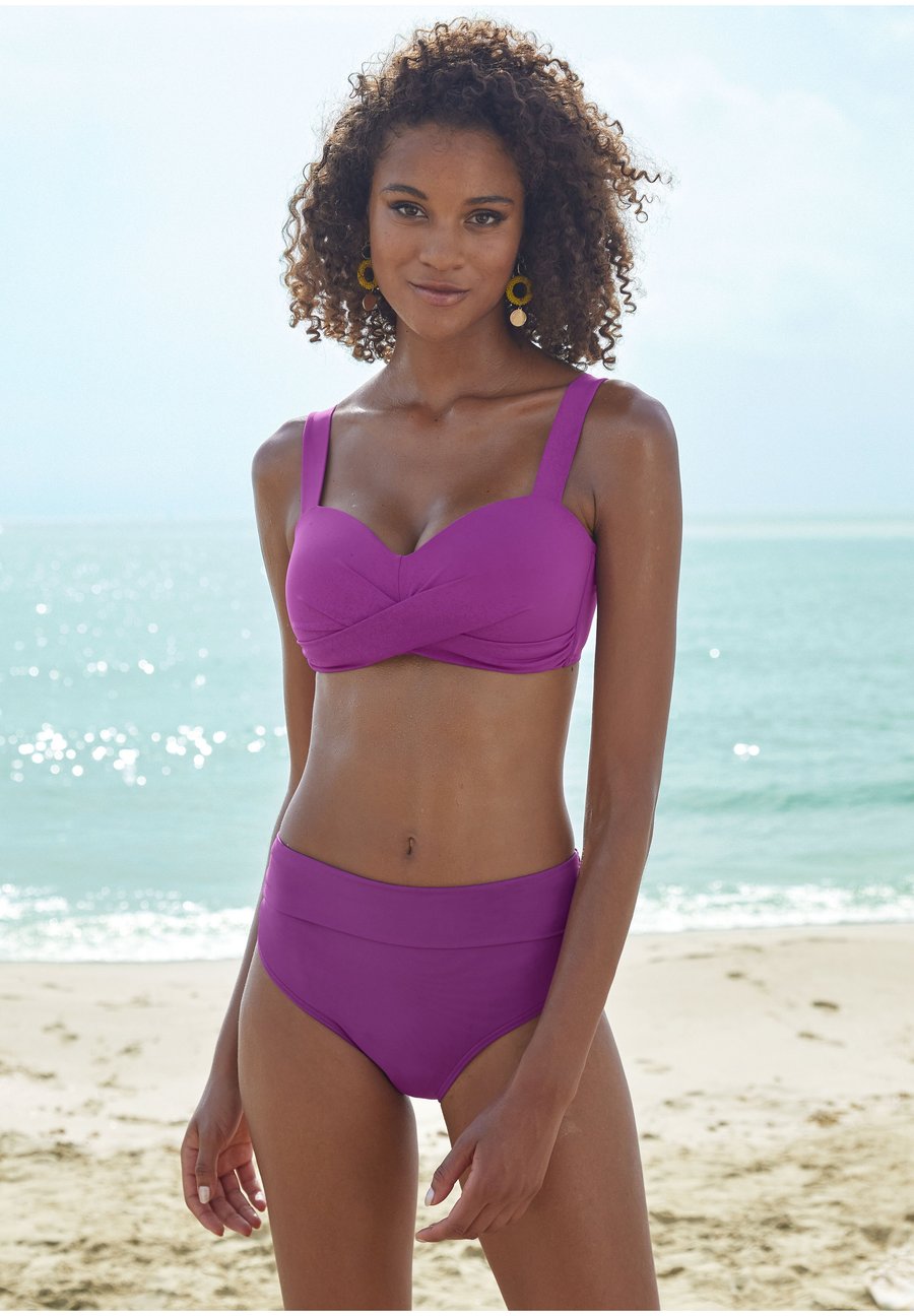 Низ бикини LASCANA Bikini bottoms, Beere/Berry
Низ бикини LASCANA Bikini bottoms, Beere/Berry