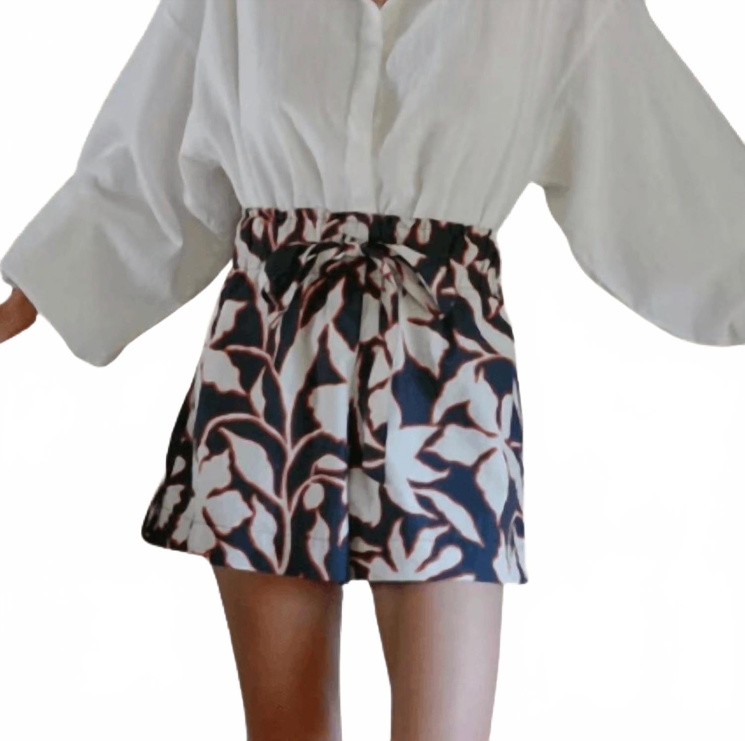 Шорты Martina Short In Bianca Cliff OMIKA, Bianca Cliff
Шорты Martina Short In Bianca Cliff OMIKA, Bianca Cliff