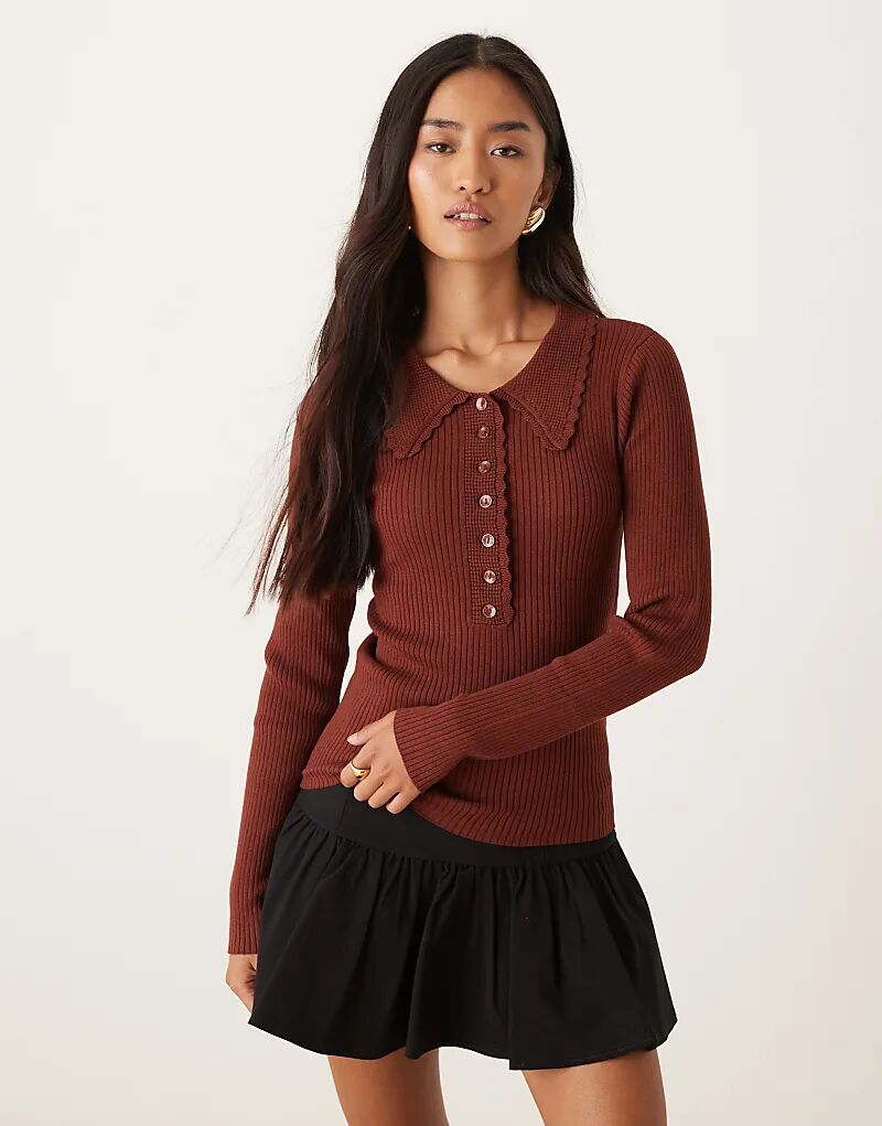 Трикотажное поло JDY с фестончатой отделкой теплого коричневого цвета
Трикотажное поло JDY с фестончатой отделкой теплого коричневого цвета