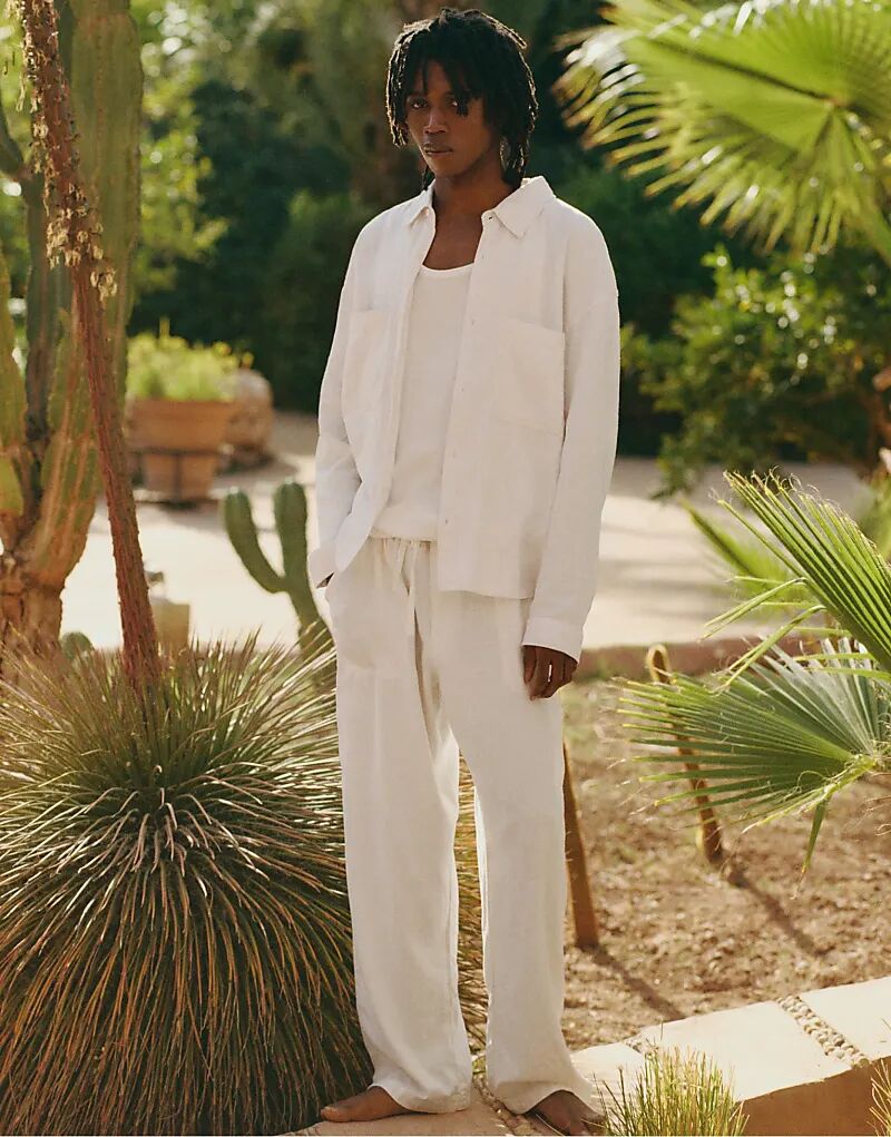 Белые спортивные брюки Pull&Bear из льняной смеси
Белые спортивные брюки Pull&Bear из льняной смеси