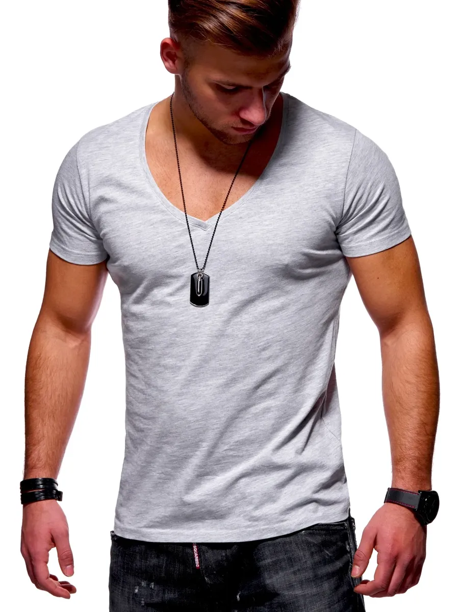 Футболка behype "ВИК", с V-образным вырезом, серый
Футболка behype "ВИК", с V-образным вырезом, серый