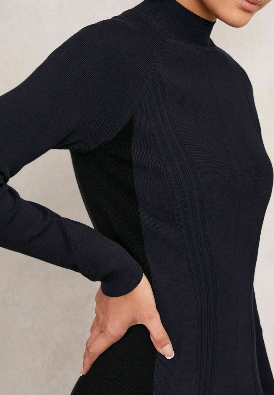 Платье Reiss Jumper dress, Navy Black/Dark Blue
Платье Reiss Jumper dress, Navy Black/Dark Blue