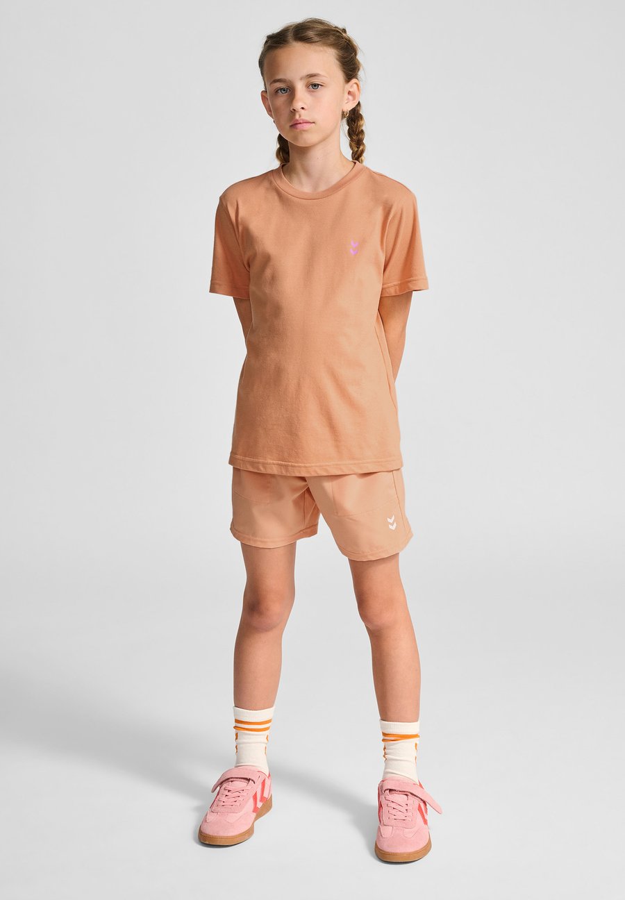 Футболка Hummel Print T-shirt, Peach Bloom/Brown, Коричневый, Футболка Hummel Print T-shirt, Peach Bloom/Brown
Футболка Hummel Print T-shirt, Peach Bloom/Brown, Коричневый, Футболка Hummel Print T-shirt, Peach Bloom/Brown