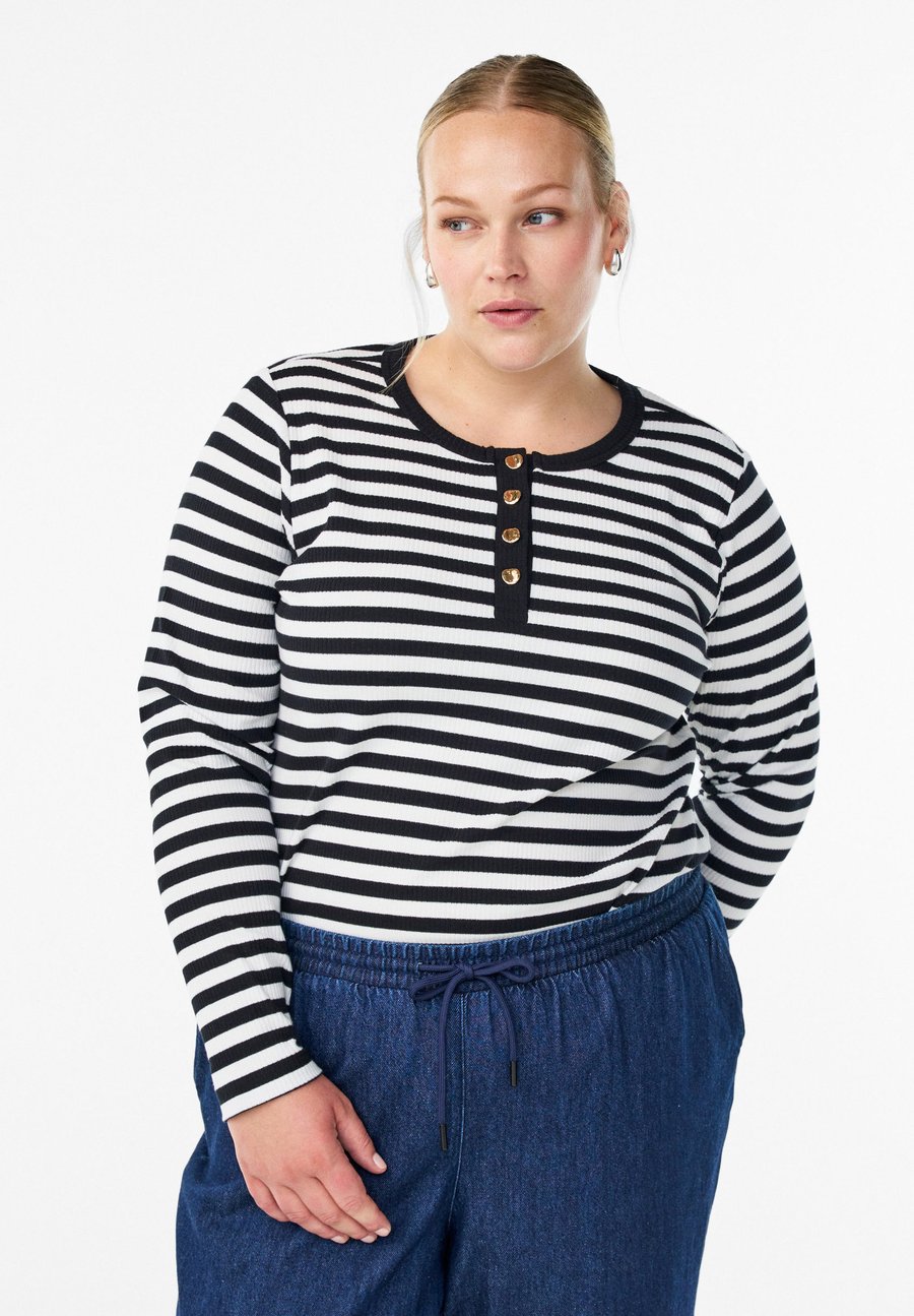 Топ Zizzi GESTREIFTE MIT STRUKTUR, Black/White/Black
Топ Zizzi GESTREIFTE MIT STRUKTUR, Black/White/Black