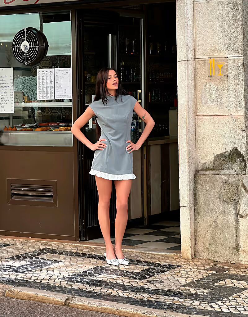 Платье-мини-платье Labelrail x Barbara Ines серого цвета с приталенным кроем
Платье-мини-платье Labelrail x Barbara Ines серого цвета с приталенным кроем