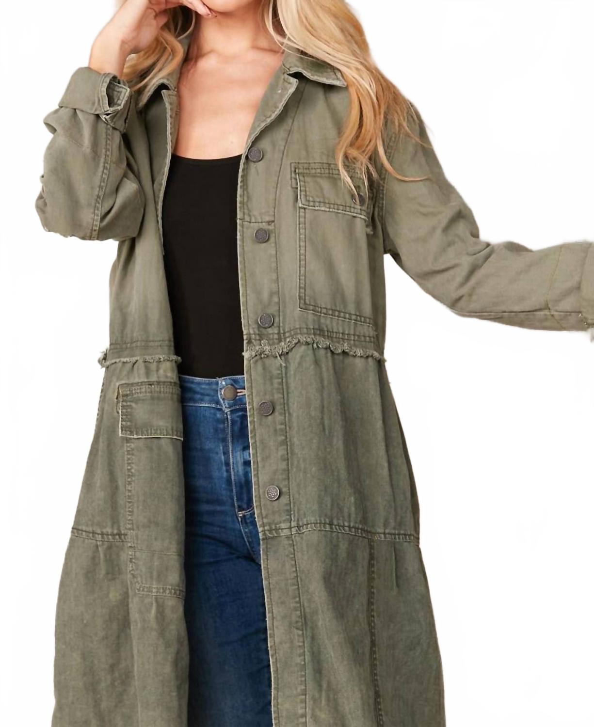 Хлопковая двубортная многоярусная куртка плюс размера в зеленом цвете Sugarfox
Хлопковая двубортная многоярусная куртка плюс размера в зеленом цвете Sugarfox