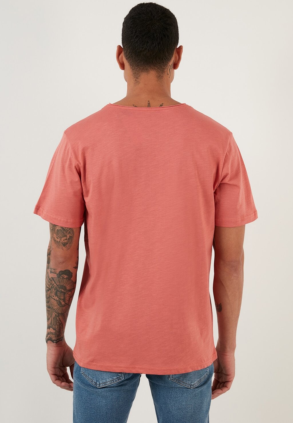 Базовая футболка Slim Fit Buratti, кирпично-красная
Базовая футболка Slim Fit Buratti, кирпично-красная