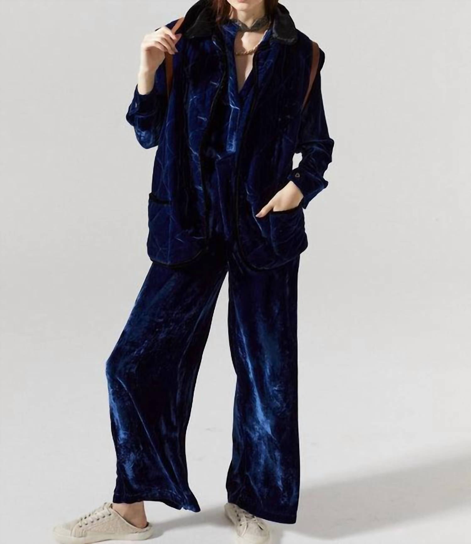 Жилет Alice Velvet темно-синего цвета lanhtropy
Жилет Alice Velvet темно-синего цвета lanhtropy