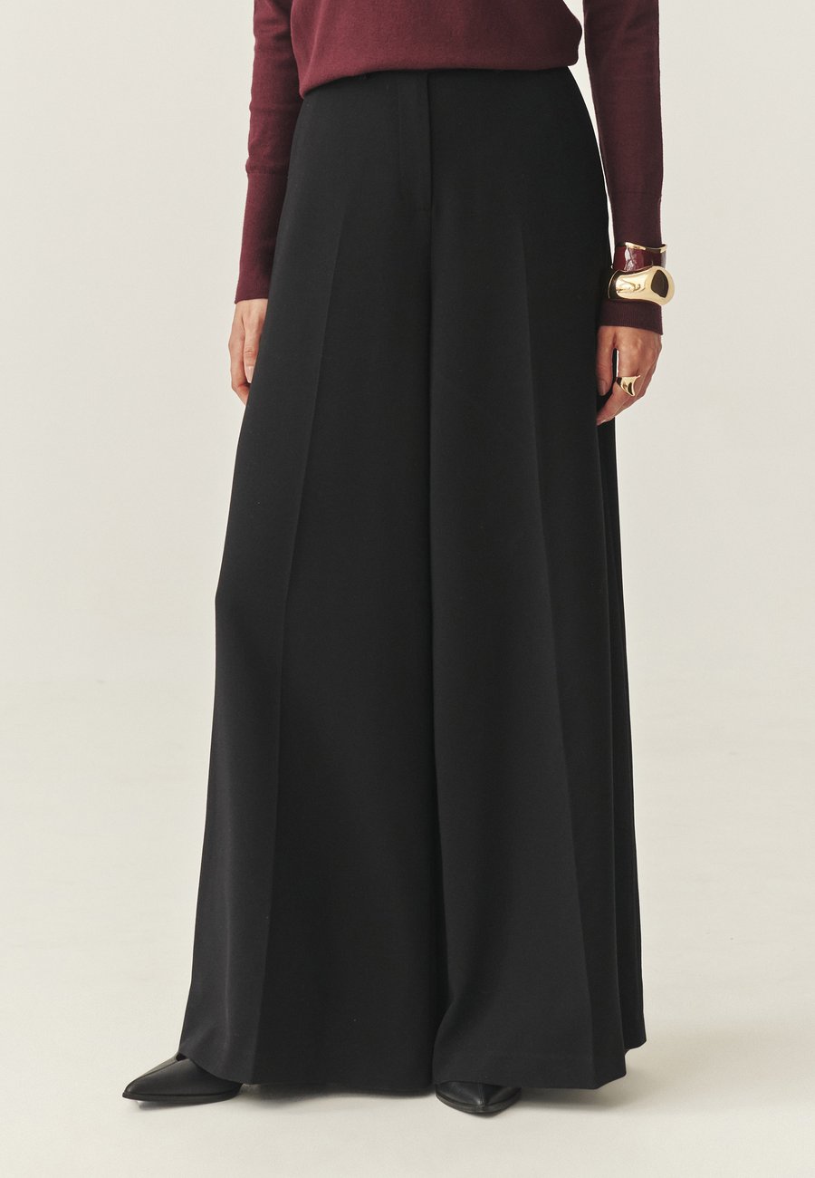 Брюки TATUUM MANIKIMIA, Black
Брюки TATUUM MANIKIMIA, Black