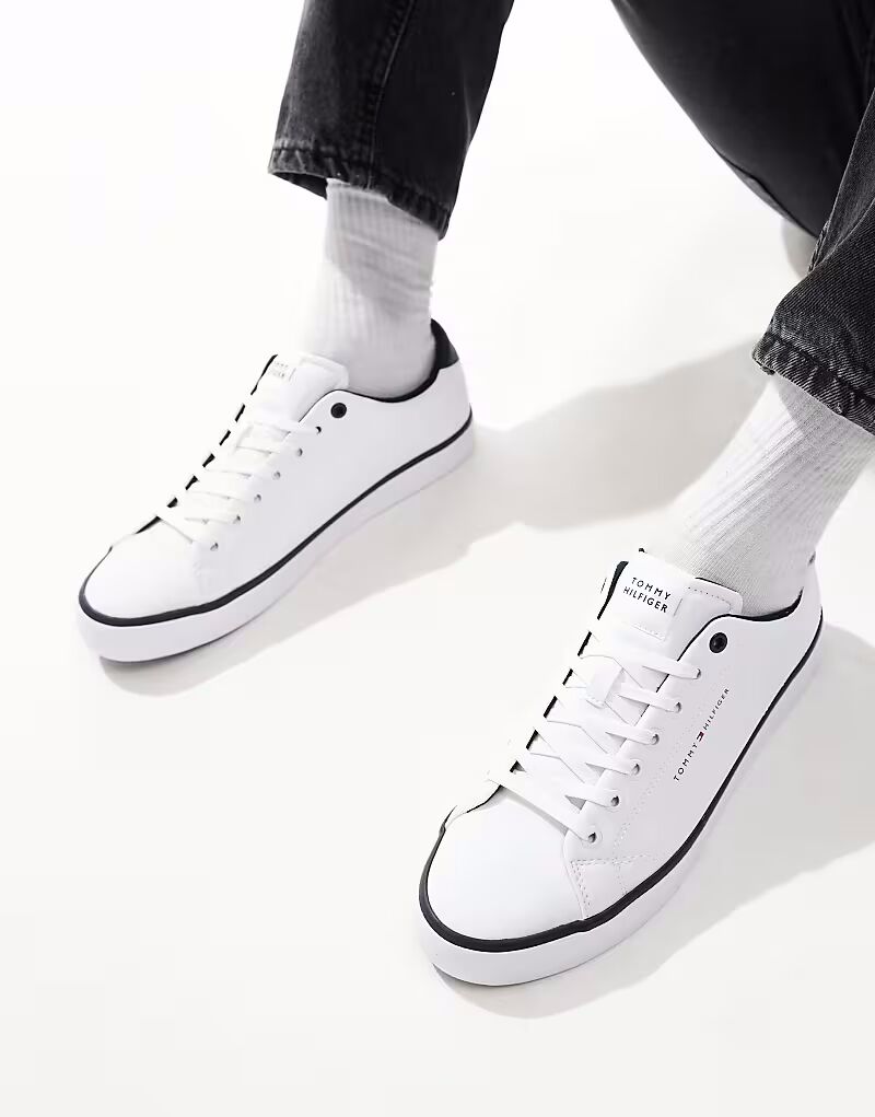 Кроссовки из вулканизированной кожи белого цвета Tommy Hilfiger
Кроссовки из вулканизированной кожи белого цвета Tommy Hilfiger