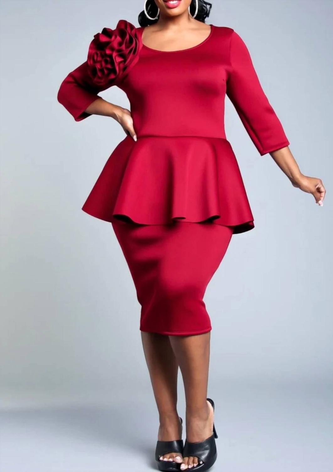 Рукодельное красное платье с цветочным принтом и пеплумом Viva Curvy
Рукодельное красное платье с цветочным принтом и пеплумом Viva Curvy