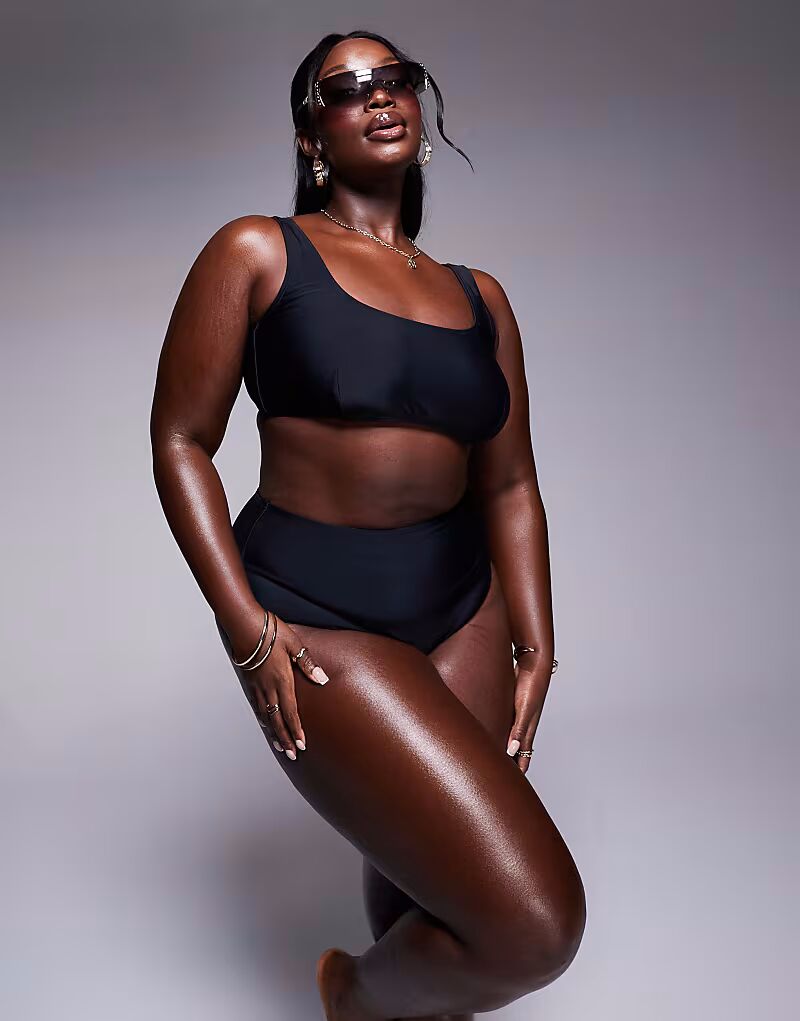 Укороченный бикини-топ South Beach Curve черного цвета
Укороченный бикини-топ South Beach Curve черного цвета