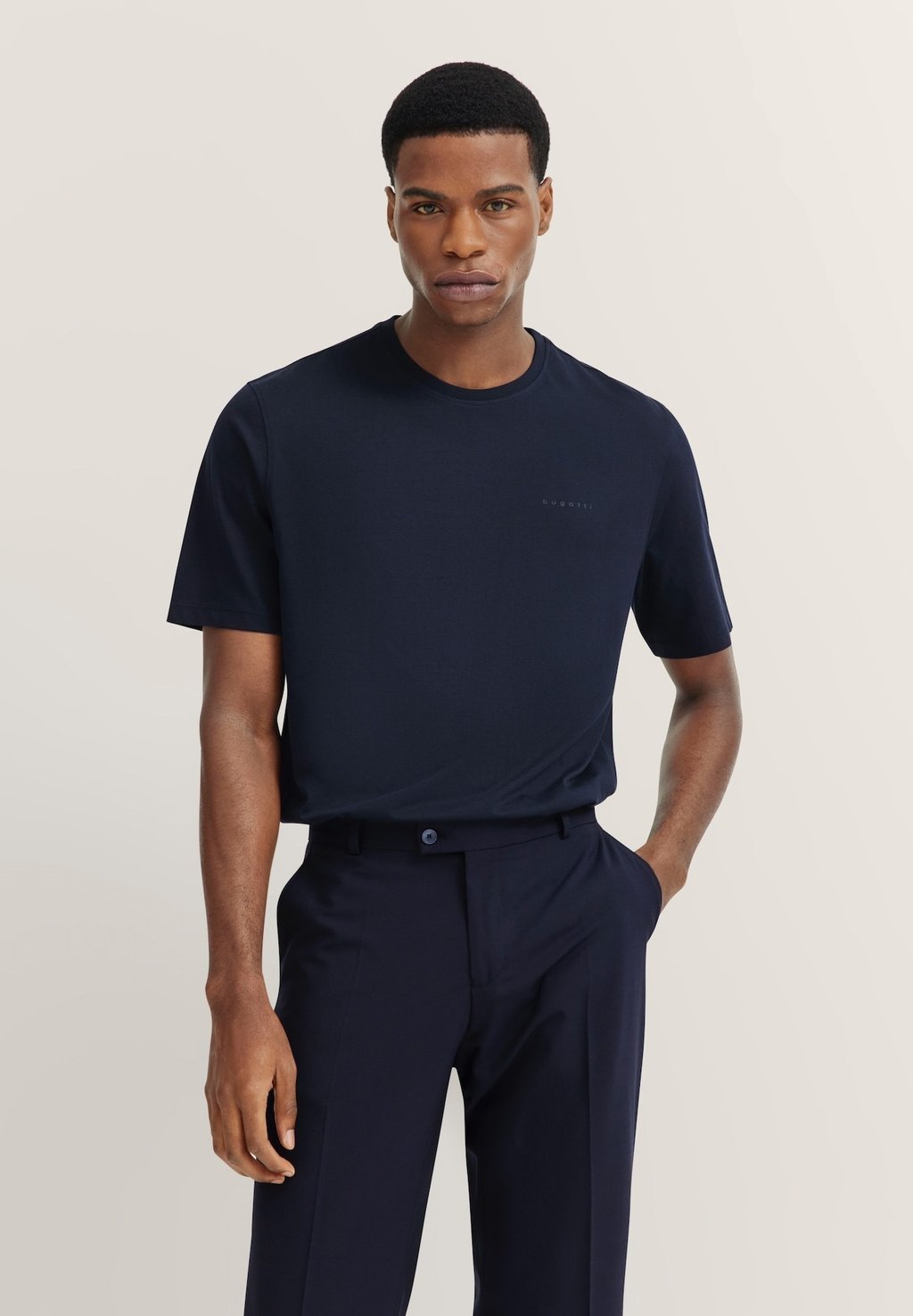 Базовая футболка bugatti, темно-синий
Базовая футболка bugatti, темно-синий