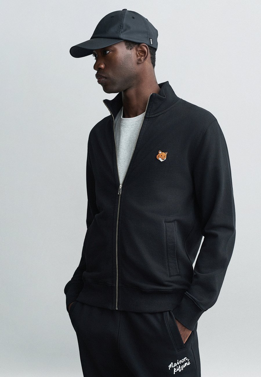 Толстовка Maison Kitsuné FOX HEAD ZIPPED REGULAR, Black, Черный, Толстовка Maison Kitsuné FOX HEAD ZIPPED REGULAR, Black
Толстовка Maison Kitsuné FOX HEAD ZIPPED REGULAR, Black, Черный, Толстовка Maison Kitsuné FOX HEAD ZIPPED REGULAR, Black