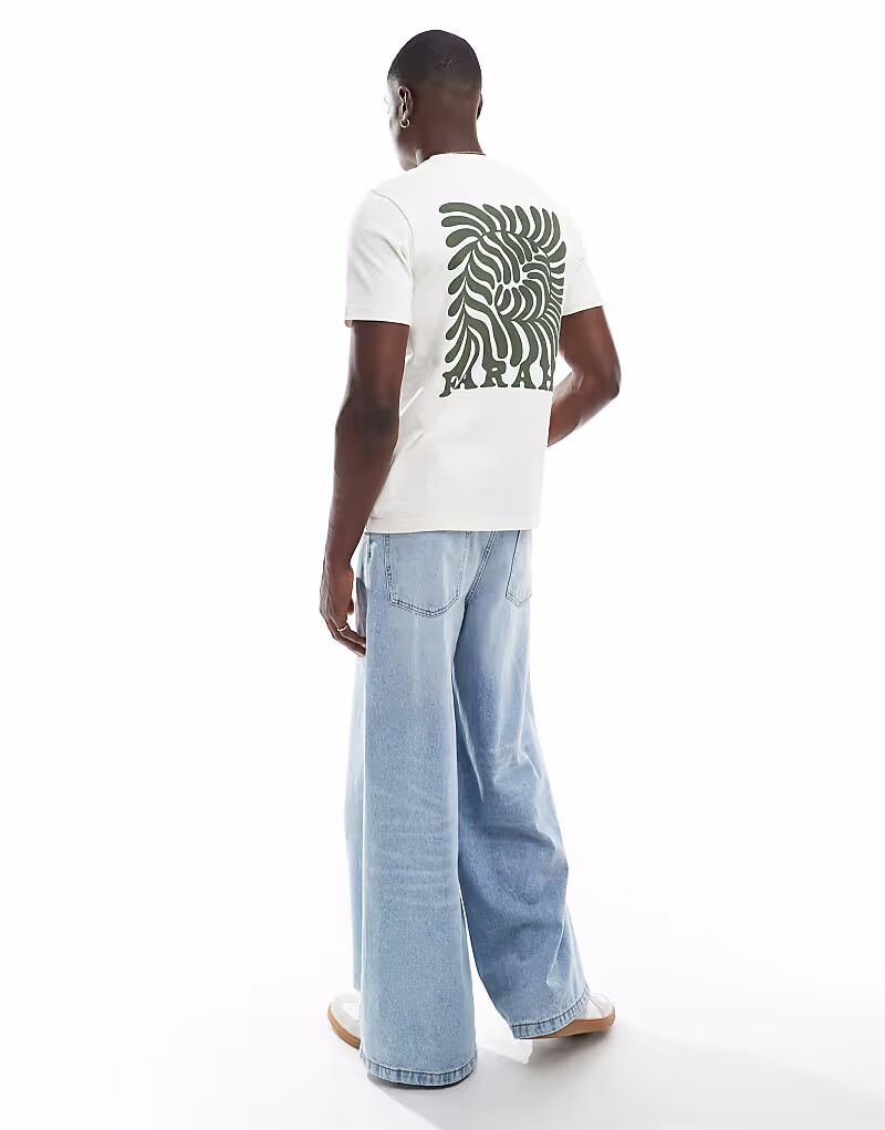 Farah - Amesbury - Футболка бежевого цвета с принтом на груди и спине
Farah - Amesbury - Футболка бежевого цвета с принтом на груди и спине