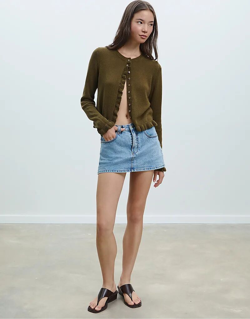 Кардиган Stradivarius Knit с пуговицами и оборками цвета хаки 
Кардиган Stradivarius Knit с пуговицами и оборками цвета хаки