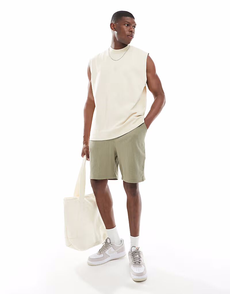 Коричневые шорты свободного кроя ASOS DESIGN
Коричневые шорты свободного кроя ASOS DESIGN