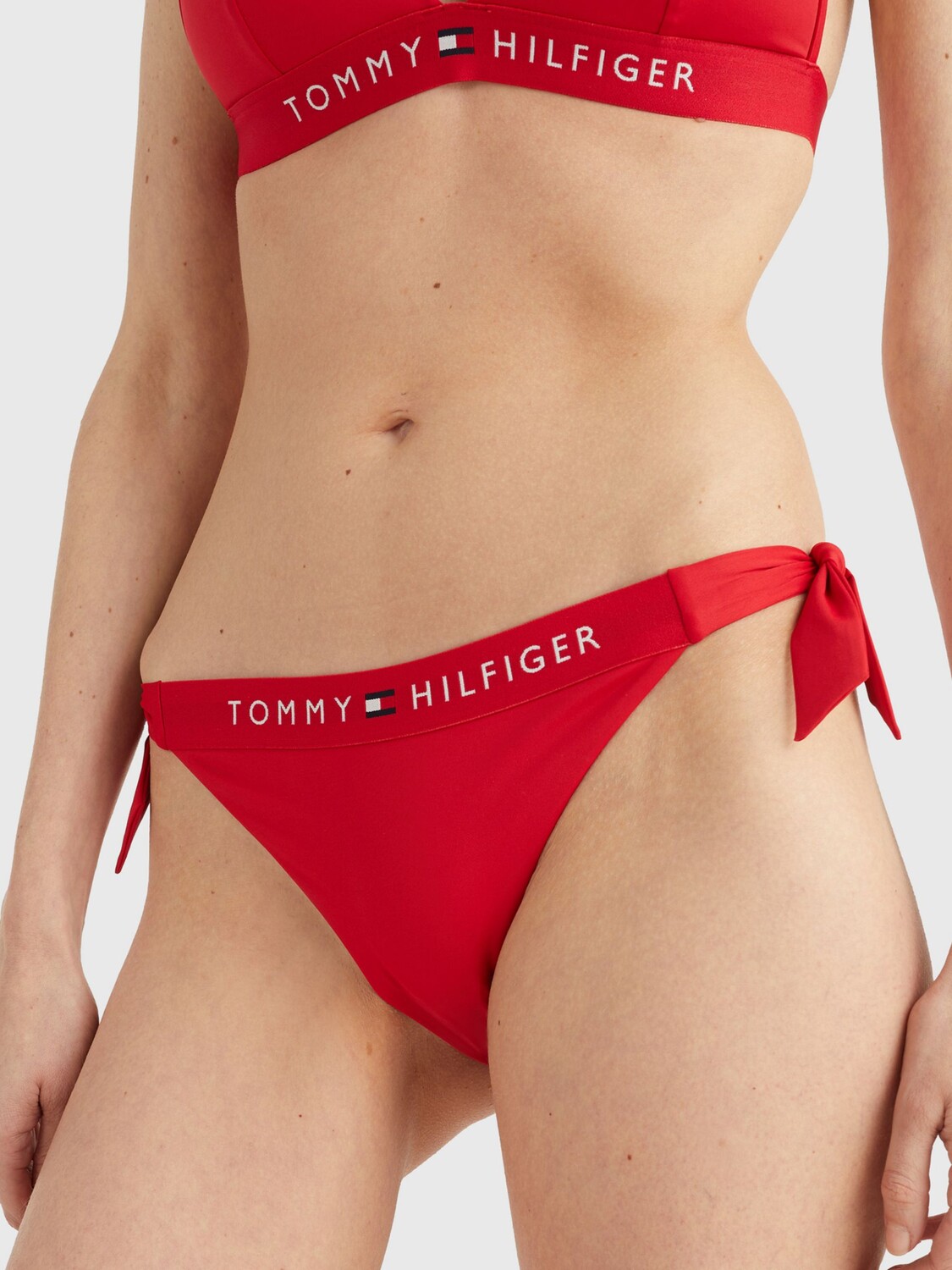Плавки бикини Tommy Hilfiger Cheeky с завязками по бокам, основной красный
Плавки бикини Tommy Hilfiger Cheeky с завязками по бокам, основной красный