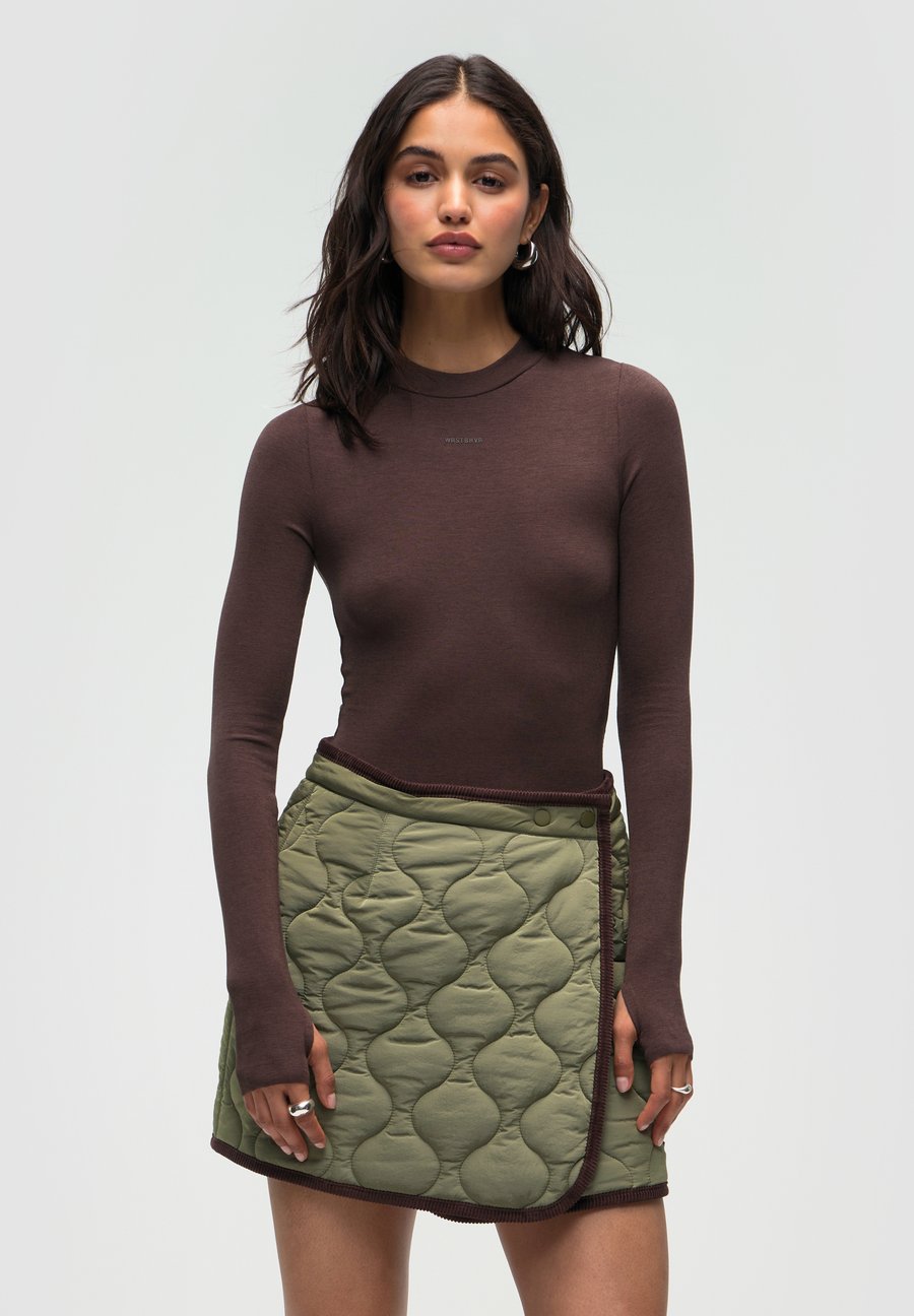 Джемпер WRSTBHVR AMBER, Chocolate Brown/Brown
Джемпер WRSTBHVR AMBER, Chocolate Brown/Brown