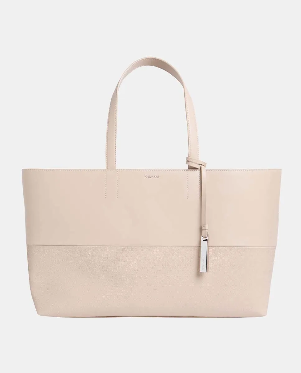 Сумка-шоппер с монограммой Calvin Klein, бежевый
Сумка-шоппер с монограммой Calvin Klein, бежевый
