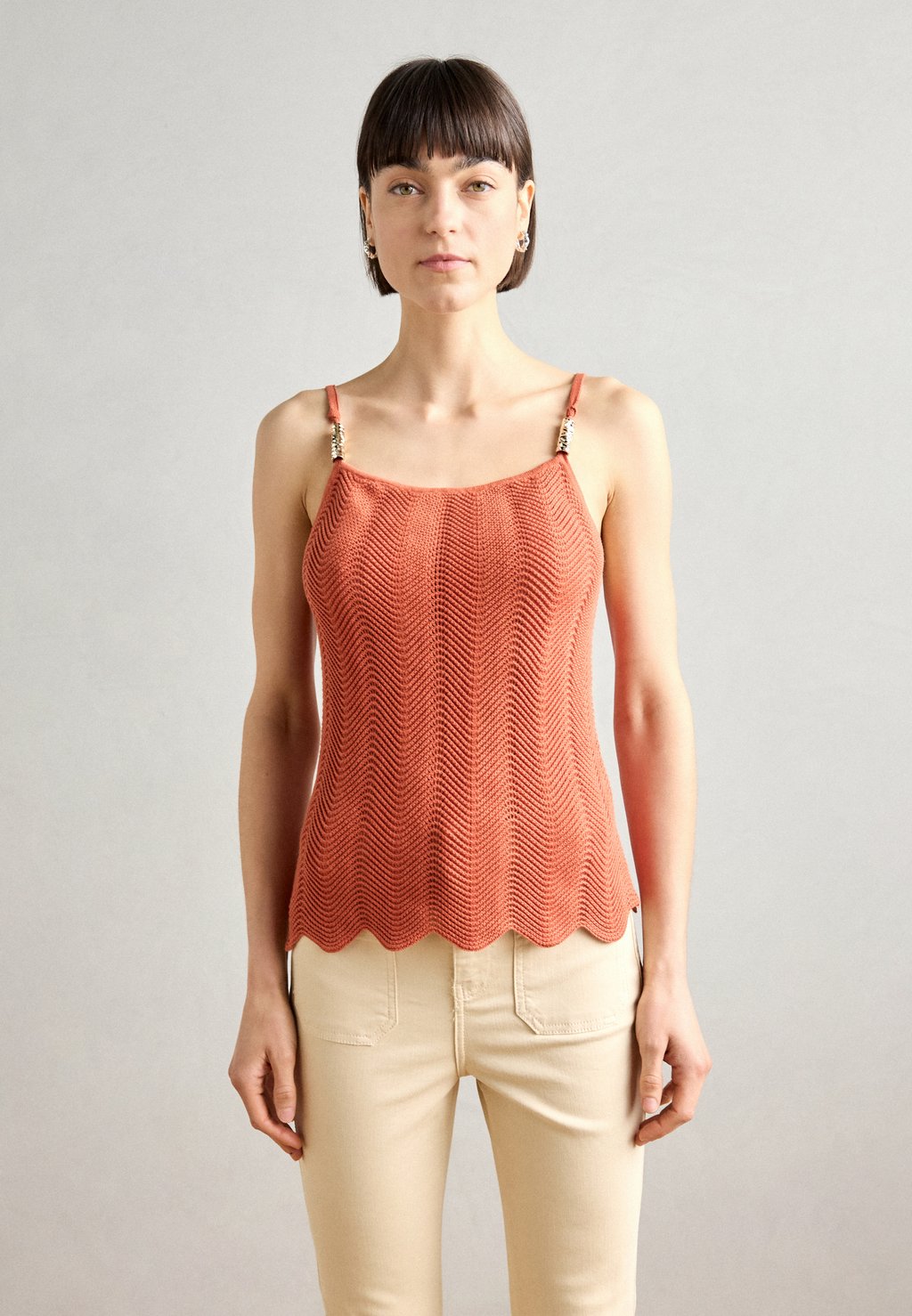 Топ MOLOVIC Morgan, светло-красный
Топ MOLOVIC Morgan, светло-красный