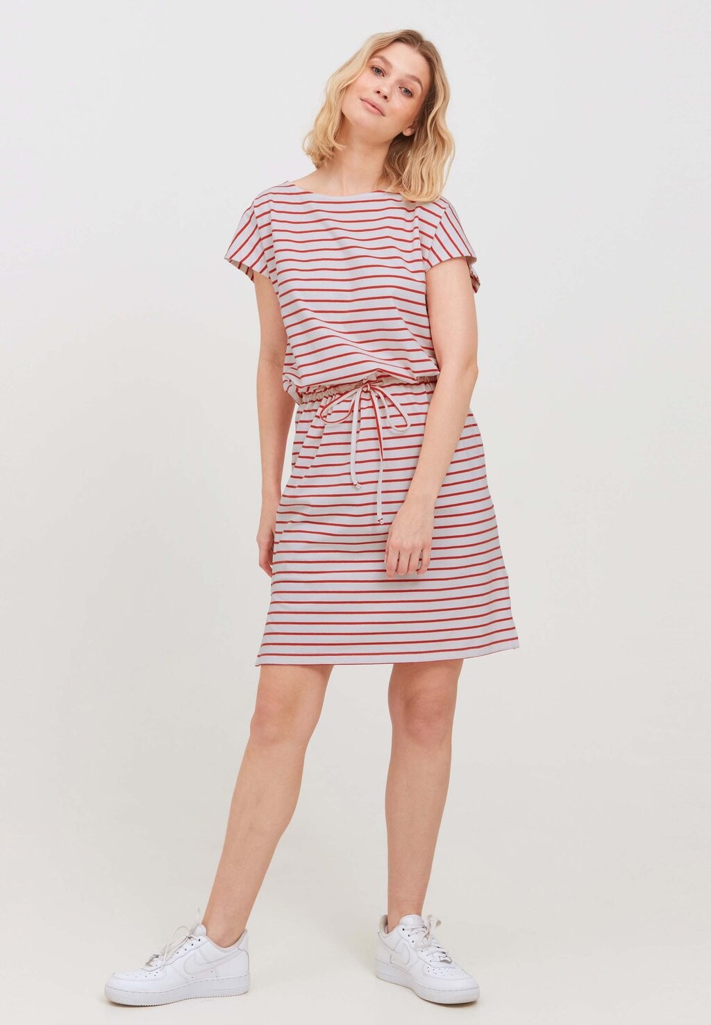 Платье из джерси Bypandina Tshirt Dress b.young, микс гренадин
Платье из джерси Bypandina Tshirt Dress b.young, микс гренадин