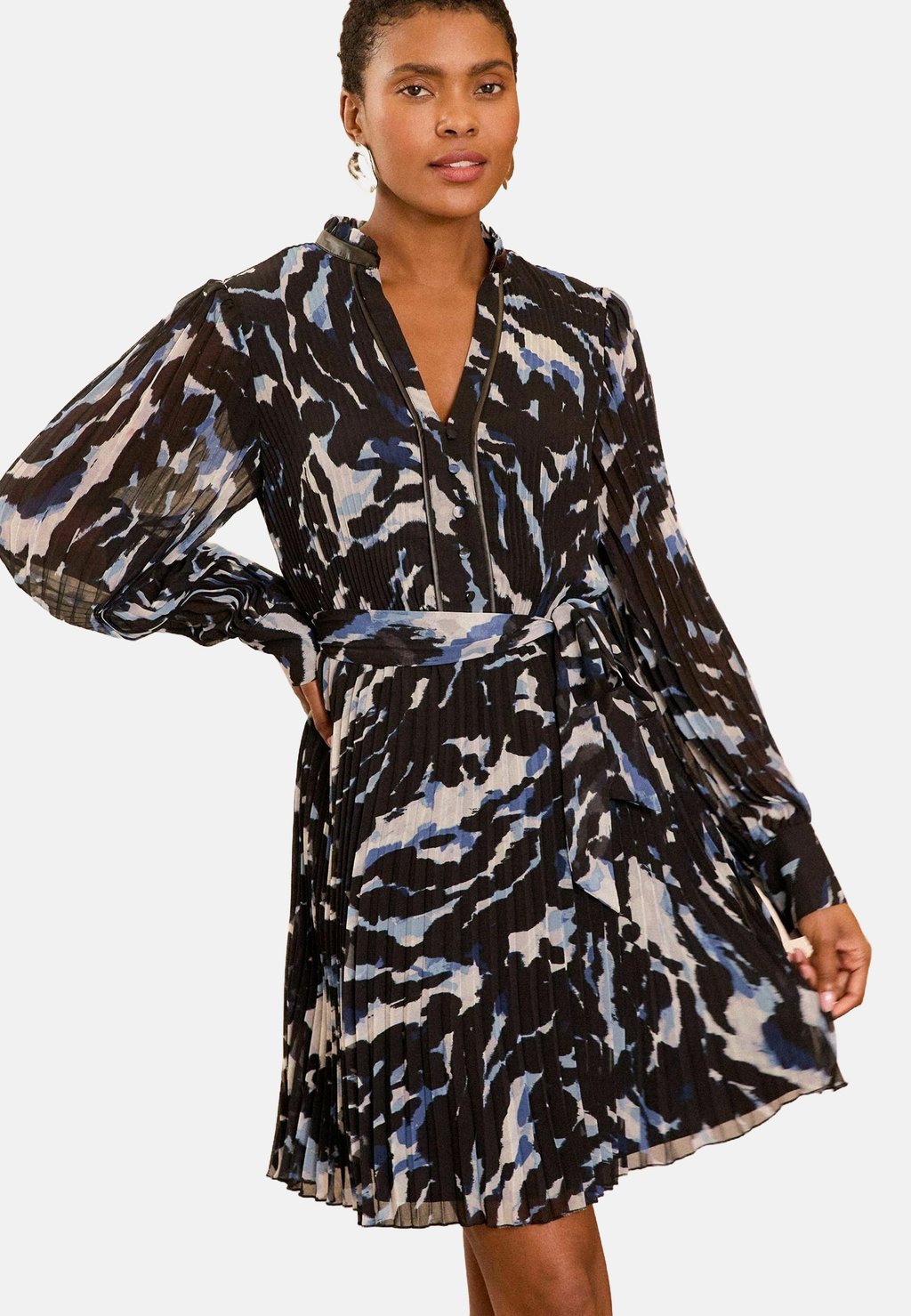 Повседневное платье REGULAR FIT - NOTCH NECK Love & Roses, черный 
Повседневное платье REGULAR FIT - NOTCH NECK Love & Roses, черный