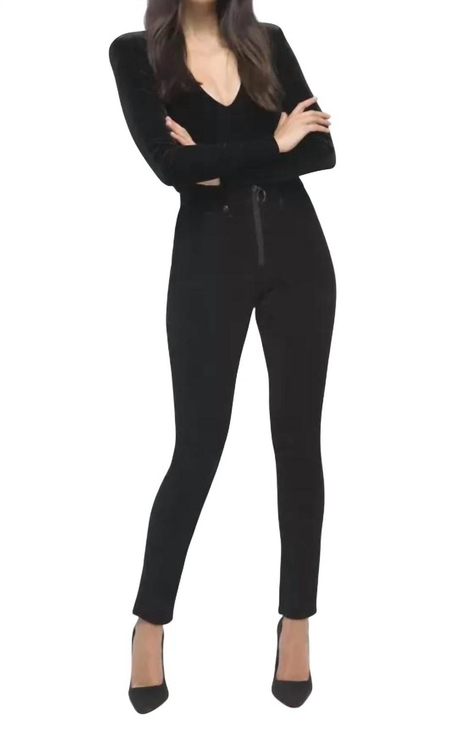 Ноги Бархатные брюки черного цвета GOOD AMERICAN
Ноги Бархатные брюки черного цвета GOOD AMERICAN