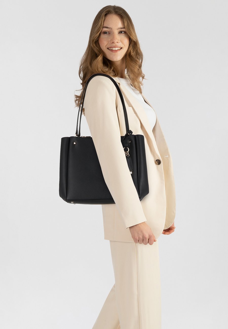 Сумка Guess Handbag, Black
Сумка Guess Handbag, Black