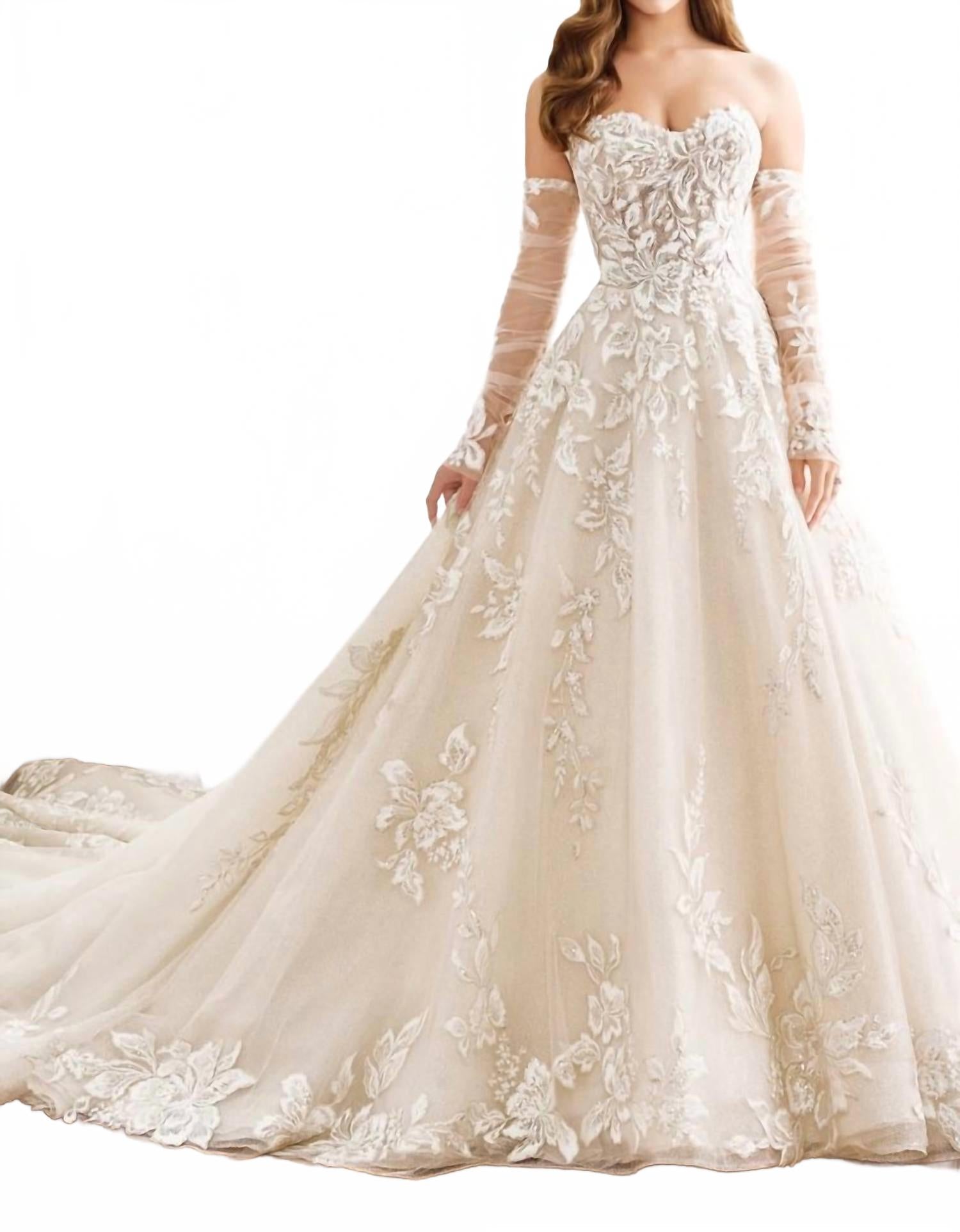 Свадебное платье Amaryllis в бриллиантово-белом цвете Martin Thornburg
Свадебное платье Amaryllis в бриллиантово-белом цвете Martin Thornburg